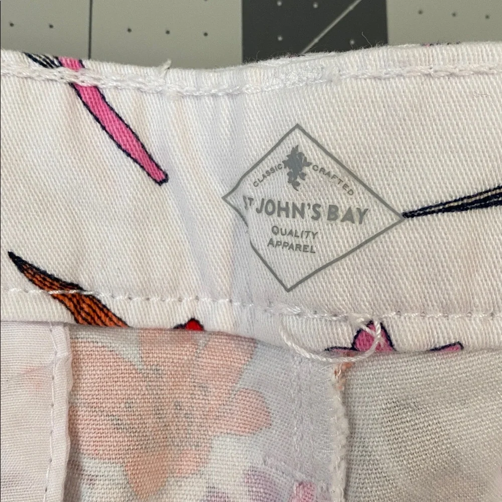 St. John’s Bay size 14 Floral Women's Shorts - Picture 6 of 7